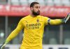 Gianluigi Donnarumma saat membela PSG, kini terancam hengkang setelah kehilangan posisi kiper utama.