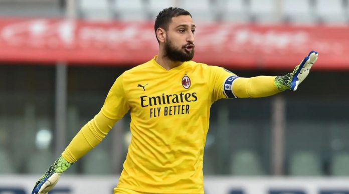 Gianluigi Donnarumma saat membela PSG, kini terancam hengkang setelah kehilangan posisi kiper utama.