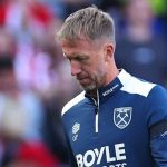 Graham Potter tertunduk lesu usai kekalahan West Ham dari Sunderland