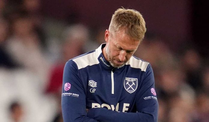 Graham Potter tertunduk selama kekalahan West Ham dari Chelsea