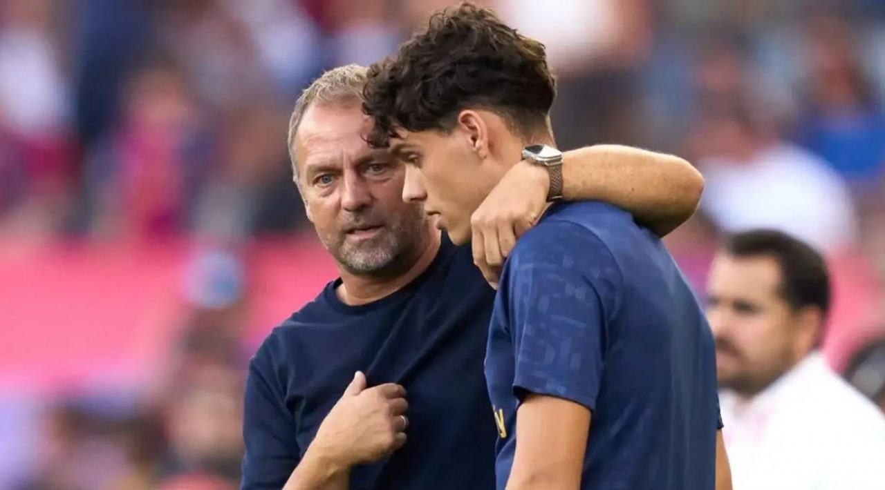 Hansi FLick pelatih Barcelona dengan Hector Fort
