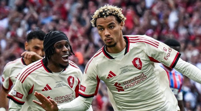 Hugo Ekitike dan Jeremie Frimpong pemain Liverpool