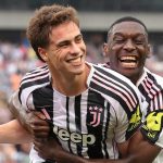 Kenan Yildiz merayakan gol bersama Randal Kolo Muani