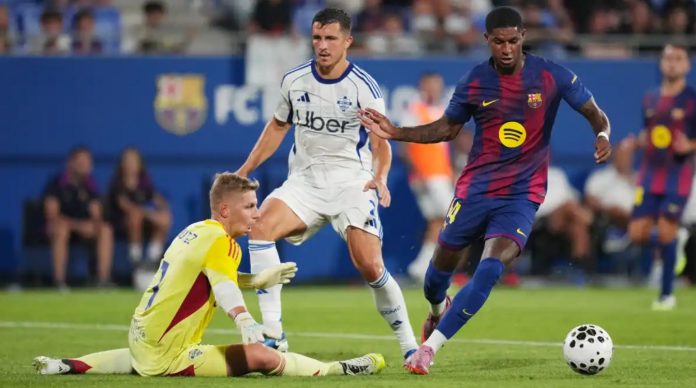 Marcus Rashford saat gagal cetak gol ke gawang kosong Como