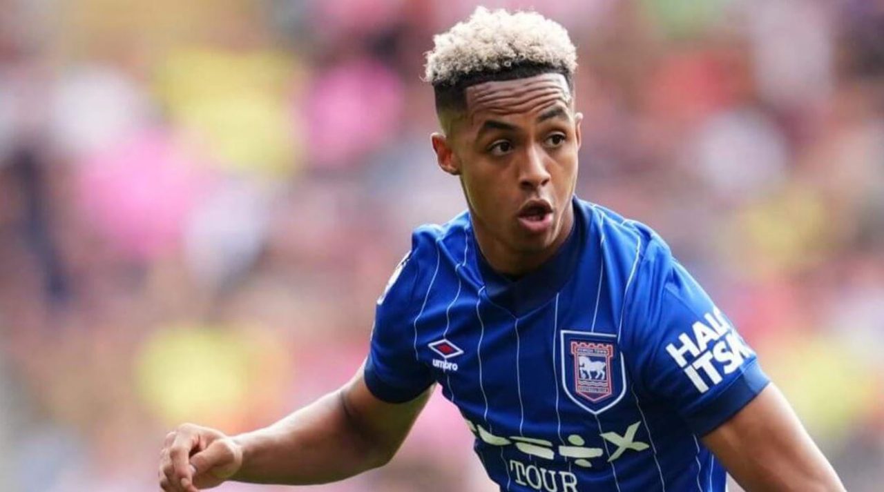 Omari Hutchinson pemain Ipswich Town