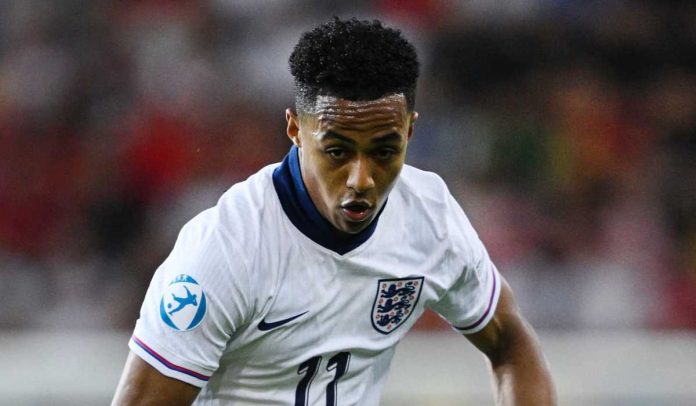 Omari Hutchinson saat membela timnas Inggris U-21