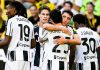 Para pemain Juventus merayakan gol Andrea Cambiasso