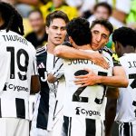 Para pemain Juventus merayakan gol Andrea Cambiasso