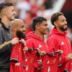 Para pemain baru Manchester United diperkenalkan bersama di Old Trafford