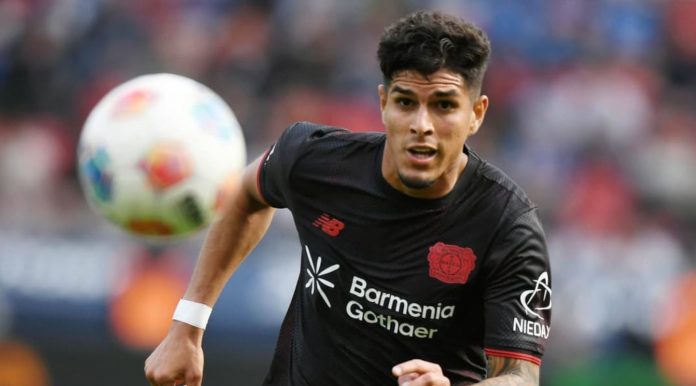 Piero Hincapie pemain Bayer Leverkusen