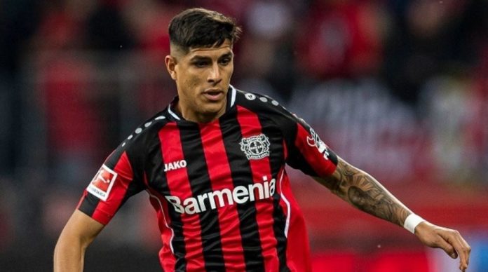 Piero Hincapie pemain Bayer Leverkusen