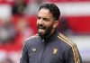 Ruben Amorim memberi instruksi pada para pemain Manchester United