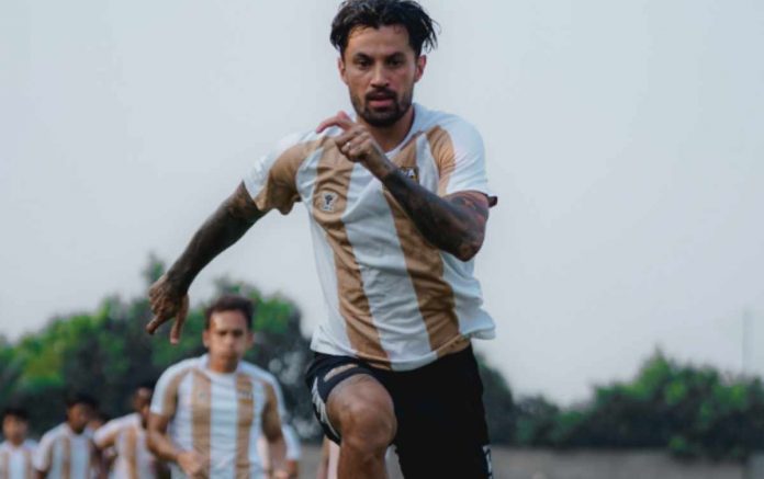 Stefano Lilipaly dan tim Dewa United dalam Latihan Jelang Menjamu Persija