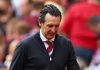Unai Emery berjalan menunduk usai laga Aston Villa vs Newcastle