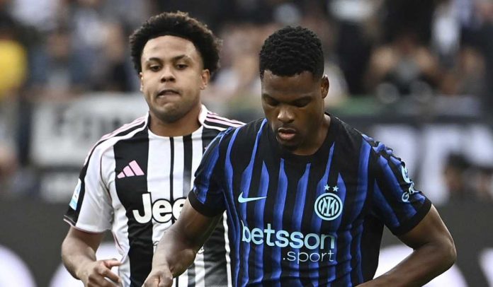 Aksi Denzel Dumfries di laga Juventus vs Inter Milan'
