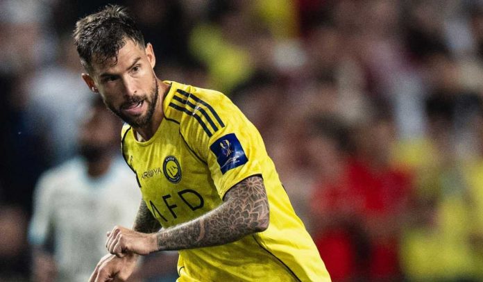 Aksi Inigo Martinez di laga untuk Al-Nassr Aksi Inigo Martinez di laga untuk Al-Nassr