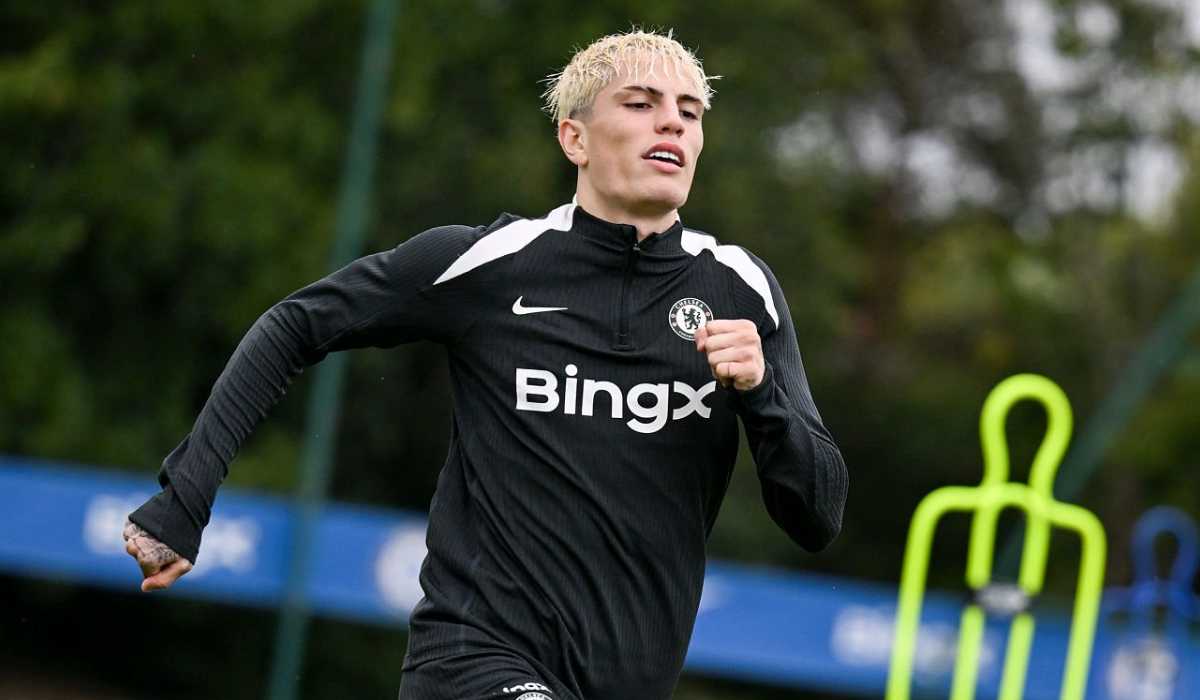 Alejandro Granacho berlatih di sesi latihan Chelsea