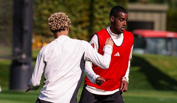 Alexander Isak berlatih dengan Hugo Ekitike di Liverpool Alexander Isak berlatih dengan Hugo Ekitike di Liverpool