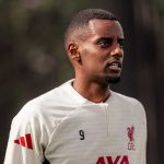 Alexander Isak berlatih di sesi latihan Liverpool
