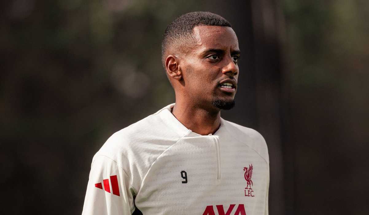 Alexander Isak di sesi latihan Liverpool