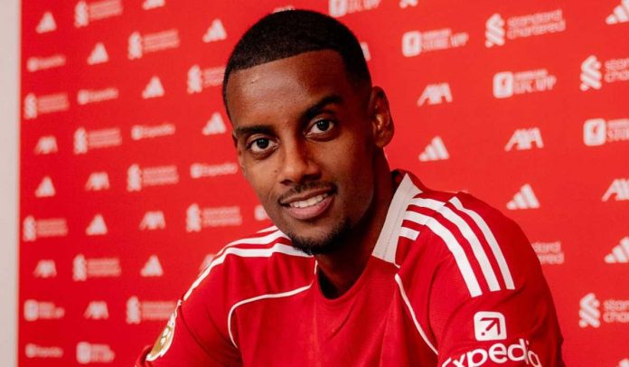 Alexander Isak menandatangani kontrak di Liverpool