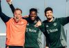 Altay Bayindir, Andre Onana, dan pelatih kiper Manchester United Jelle ten Rouwelaar
