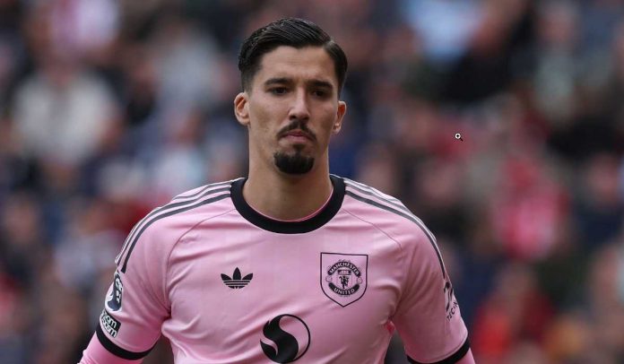 Altay Bayindir bersalah atas kebobolan gol kedua Manchester United