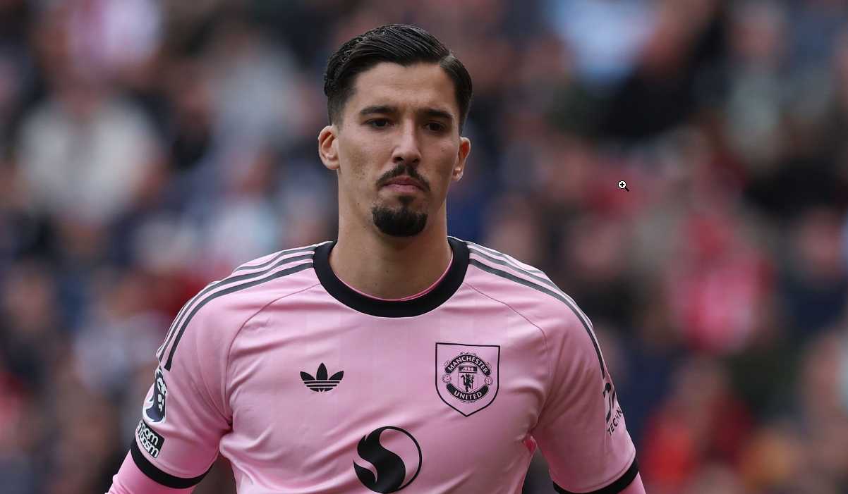 Altay Bayindir bersalah atas kebobolan gol kedua Manchester United