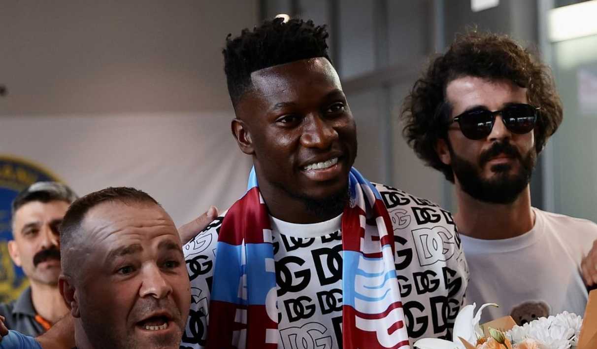 Andre Onana disambut para fans Trabzonspor Andre Onana disambut para fans Trabzonspor