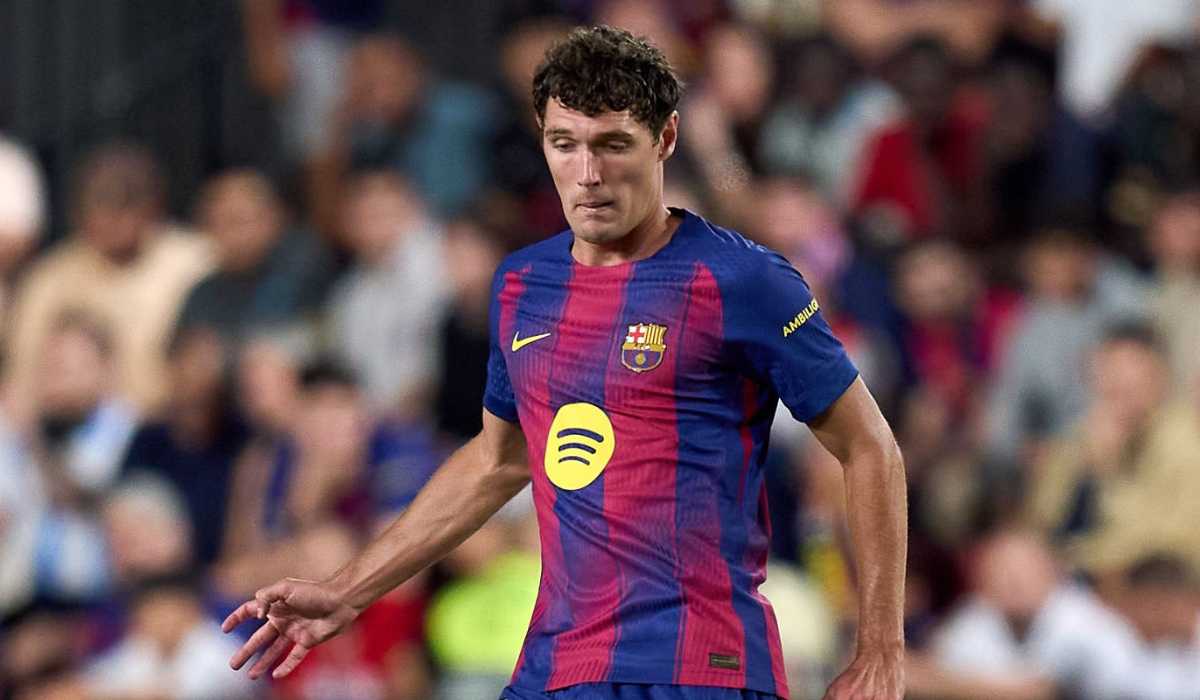 Bek Barcelona Harus Buktikan Diri Musim Ini Sebelum Ditawari Kontrak Baru