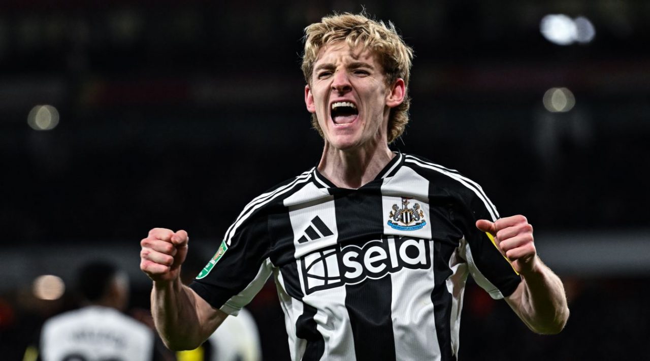 Anthony Gordon pemain Newcastle United