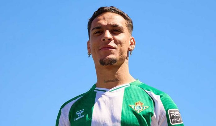 Antony diperkenalkan sebagai pemain baru Real Betis Antony diperkenalkan sebagai pemain baru Real Betis