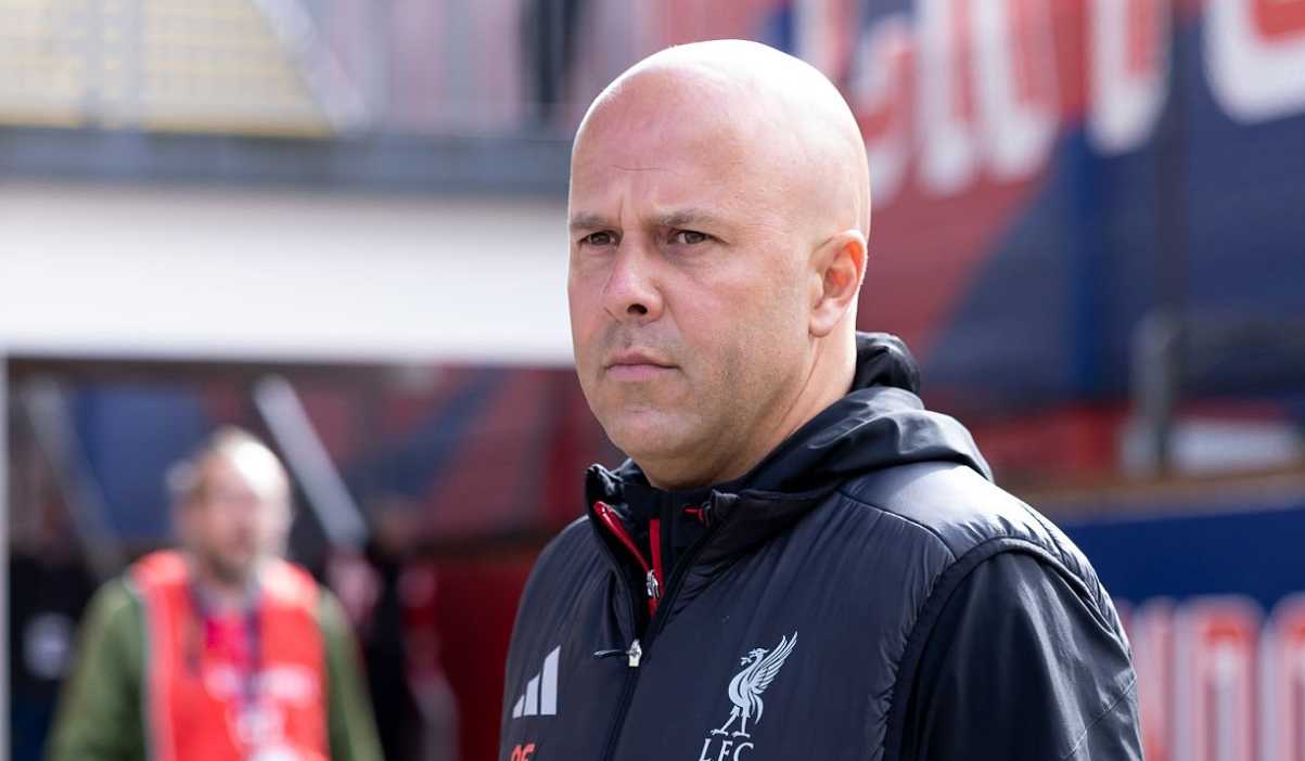 Arne Slot bersiap pimpin Liverpool hadapi Galatasaray di Liga Champions