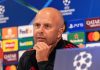 Arne Slot dalam konferensi pers Liverpool