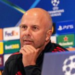 Arne Slot dalam konferensi pers Liverpool