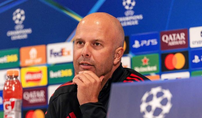 Arne Slot dalam konferensi pers Liverpool