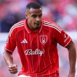 Bek Nottingham Forest Murillo mengontrol bola