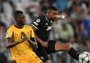 Bremer berduel dengan Serhou Guirassy untuk memperebutkan bola