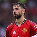 Bruno Fernandes bersiap eksekusi penalti di laga kontra Burnley