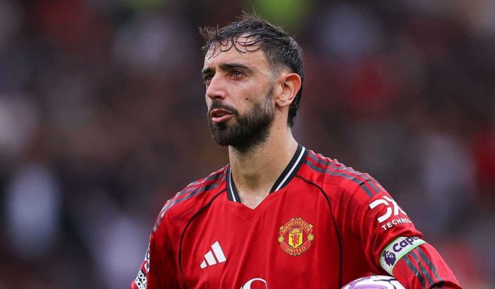 Bruno Fernandes bersiap eksekusi penalti di laga kontra Burnley Bruno Fernandes bersiap eksekusi penalti di laga kontra Burnley