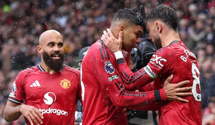 Bruno Fernandes merayakan gol Casemiro