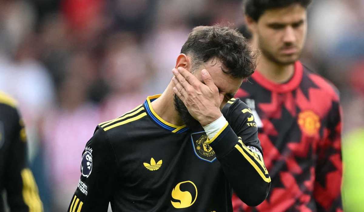 Bruno Fernandes tertunduk usai kekalahan Manchester United dan gagal penalti