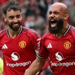 Bryan Mbeumo dan Bruno Fernandes pemain Manchester United
