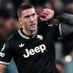 Dusan Vlahovic merayakan golnya di laga Juventus vs Borussia Dortmund