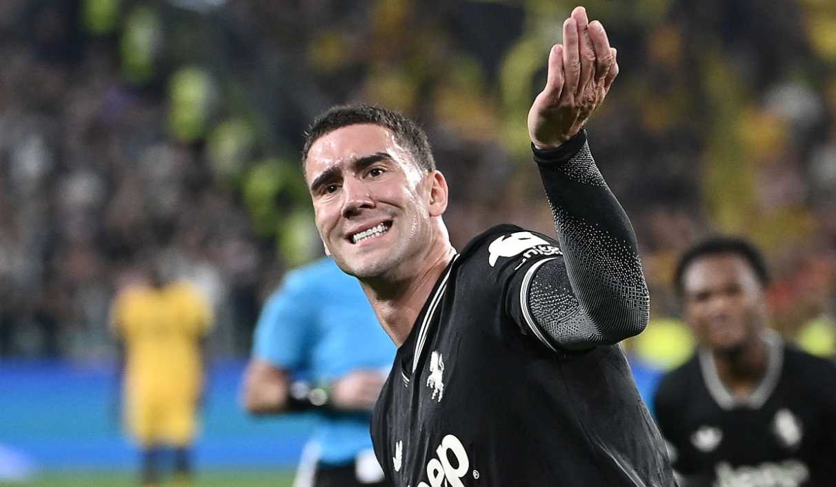 Dusan Vlahovic merayakan golnya ke gawang Borussia Dortmund