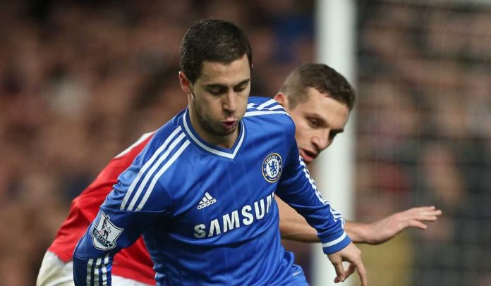 Eden Hazard berduel dengan Nemanja Vidic di laga Chelsea vs Manchester United Eden Hazard berduel dengan Nemanja Vidic di laga Chelsea vs Manchester United