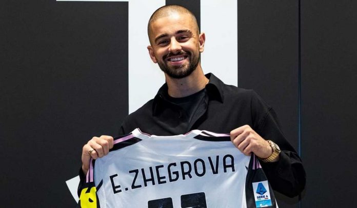 Edon Chegrova diperkenalkan sebagai pemain baru Juventus Edon Chegrova diperkenalkan sebagai pemain baru Juventus