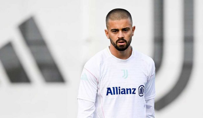 Edon Zhegova di sesi latihan Juventus