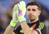 Emiliano Martinez pemain Aston Villa