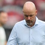 Erik ten Hag tertunduk usai laga Werder Bremen vs Bayer Leverkusen